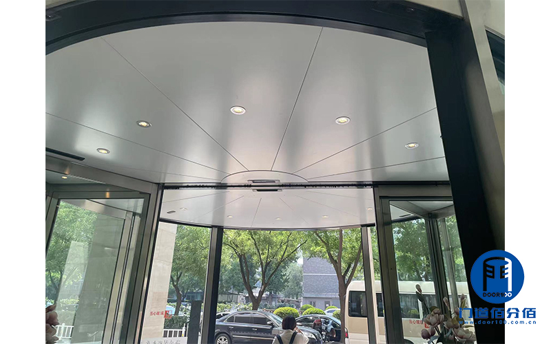 直擊現場：一次多瑪凱拔旋轉門保養之旅