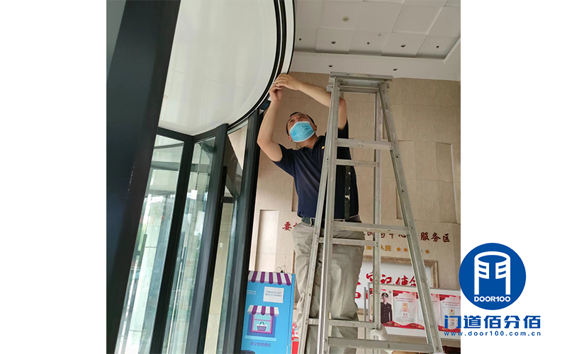 濟南兩翼旋轉(zhuǎn)門中間自動平滑門故障維修處理 濟南兩翼旋轉(zhuǎn)門中間自動平滑門故障維修處理