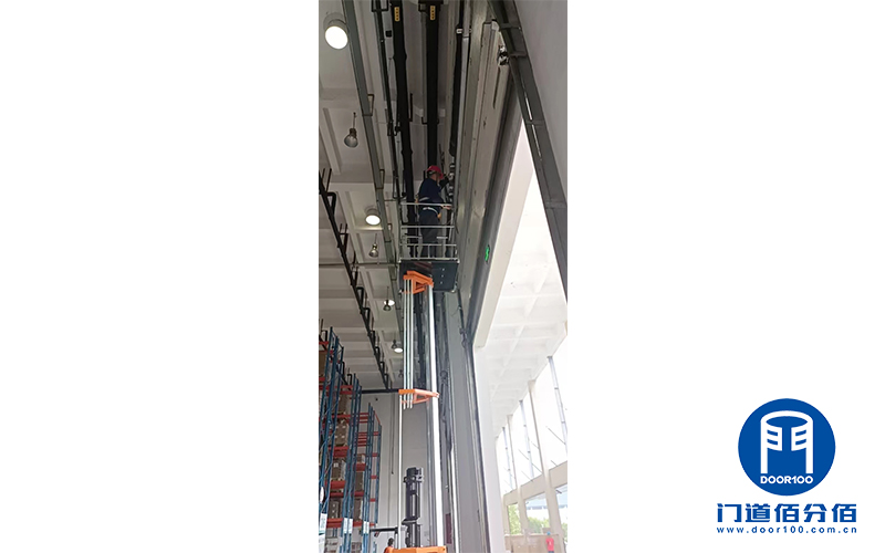 移動公司倉庫提升門保養案例3 移動公司倉庫提升門保養案例3