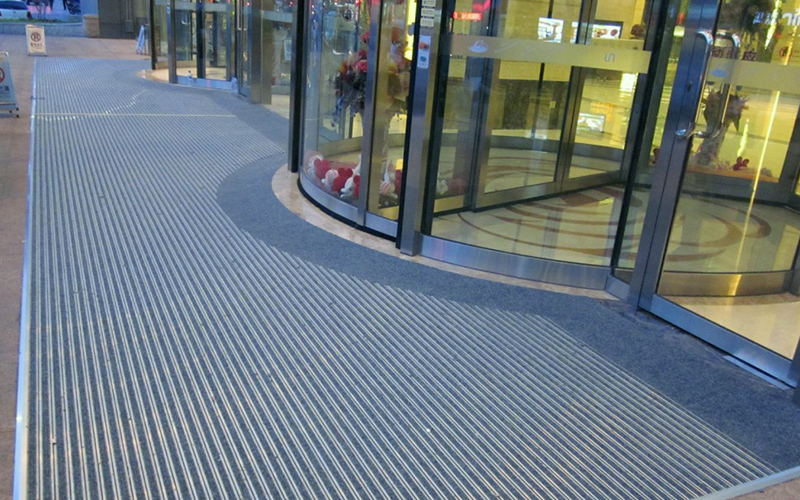 旋轉門門區地墊的材料、款式、顏色如何選擇？
